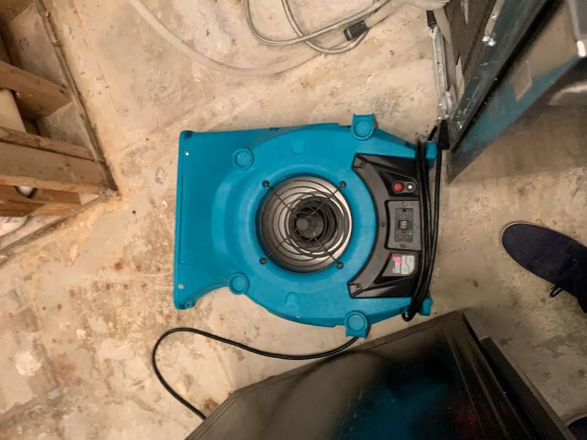 Air mover drying equipment for Mold Remediation & Removal in Huber Heights